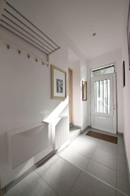 Gite Rdc 42M2 400 M Centre Ville 200 M Gare Tgv Parking Gratuit 250 Places Face Au Logement Аррас Экстерьер фото